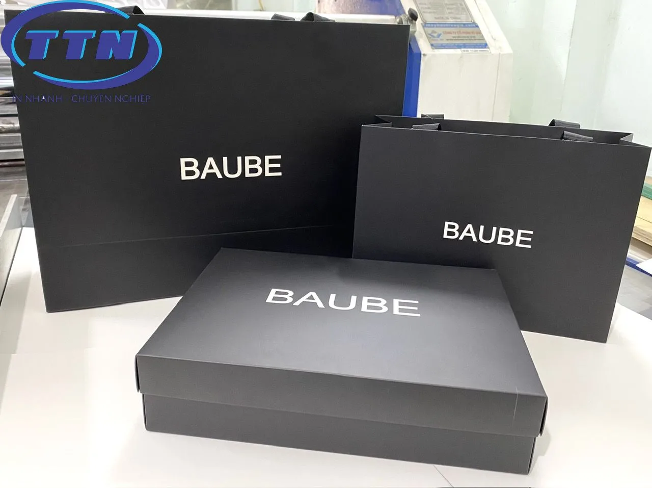 In hộp giấy đựng quần áo tại Xưởng in TTN Việt Nam