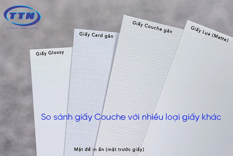 Hình ảnh so sánh giấy Couche với các loại giấy khác khi đặt cạnh nhau.