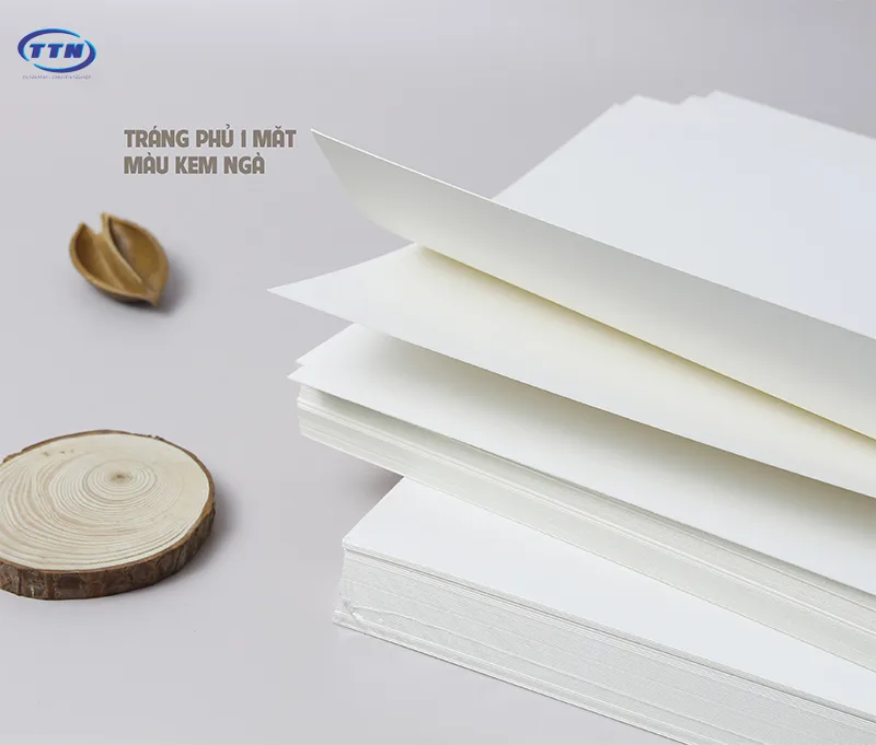 Giấy Ivory là gì? Phân loại, đặc điểm, ưu điểm, ứng dụng giấy Ivory chi tiết 1 Giấy Ivory trong in ấn có màu trắng ngà hoặc trắng kem.